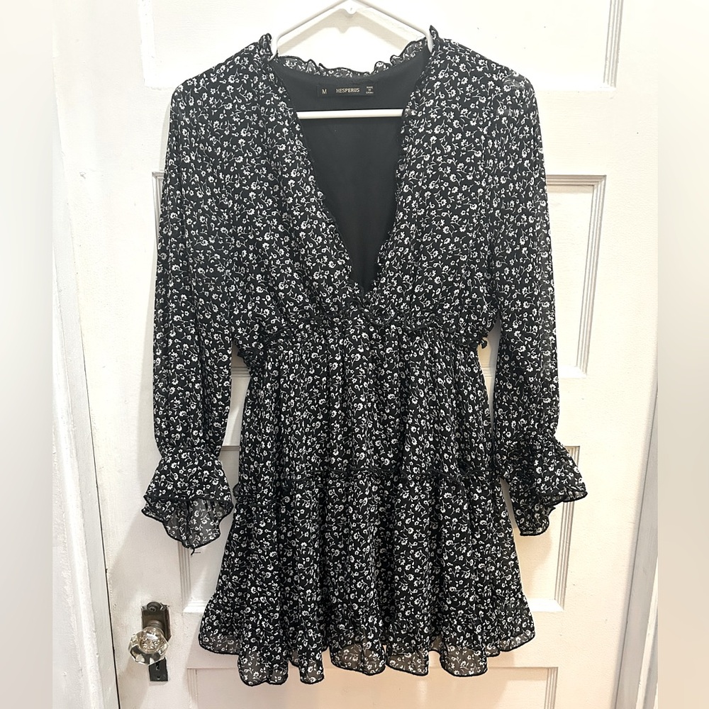 Hesperus flowy long sleeve Dress - Black with white flowers